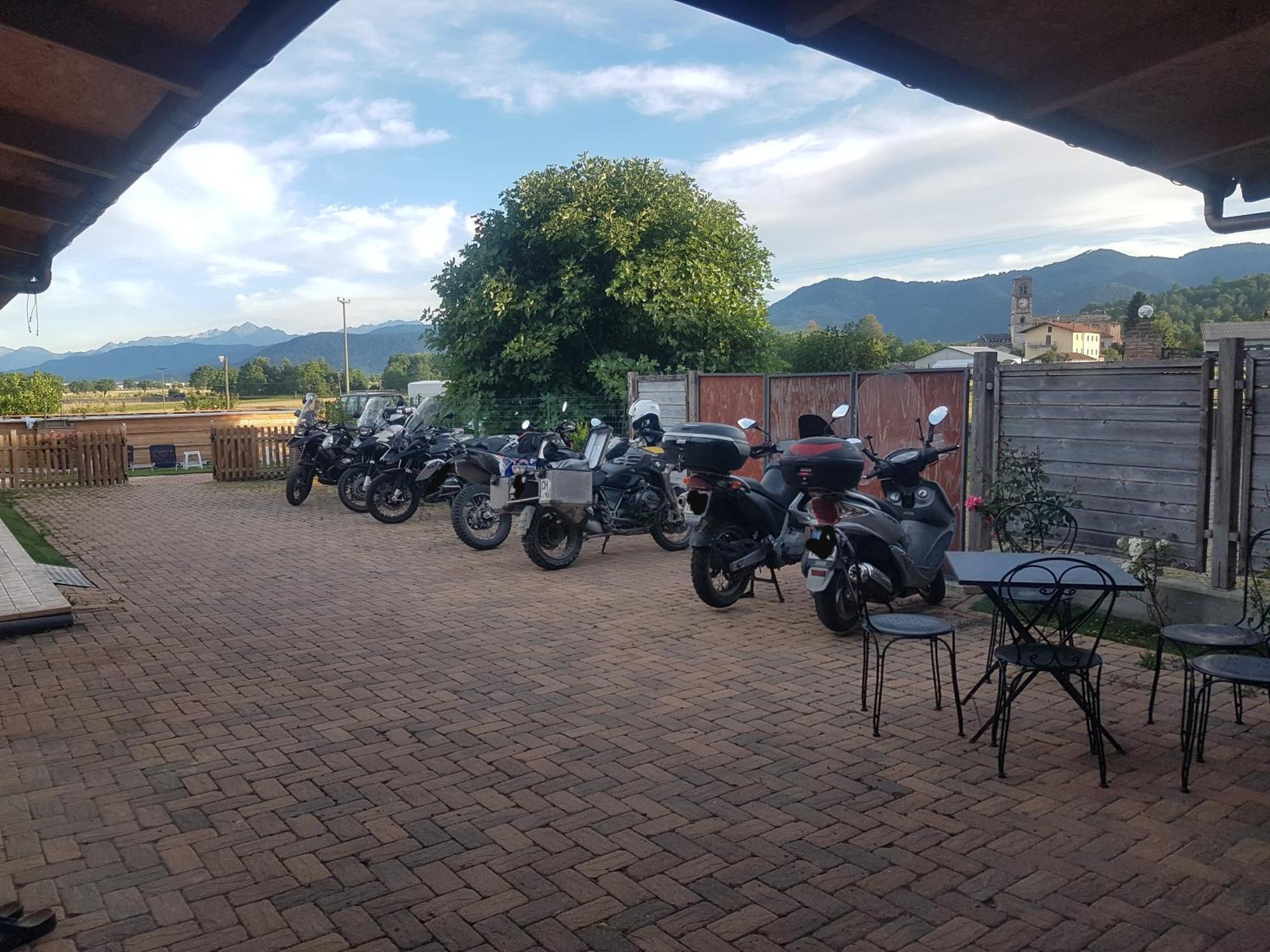 Locanda Dl'Angel Villar San Costanzo Bagian luar foto